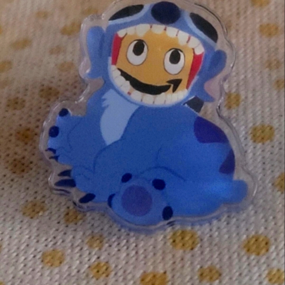 Amazon employee Stitch peccy pin